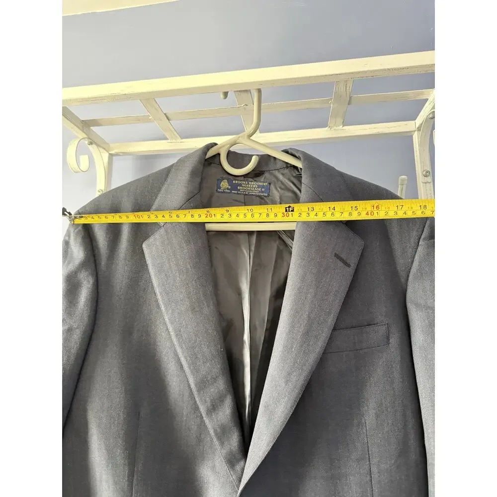 Brooks Brothers Men's 100% Wool Blazer Two Button Size 38R Sport Coat